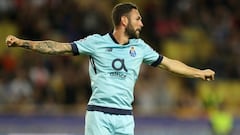 Miguel Layún en la órbita del Real Betis de Andrés Guardado