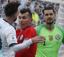 Argentina gana, Messi sufre