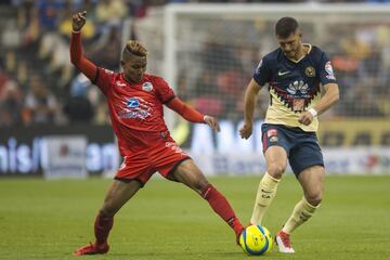 Sin lugar en Tigres, el colombiano fue prestado a Lobos BUAP, donde ha jugado en la sub-20, Copa MX y Liga MX, para un total de 4 goles en todas las competencias. 