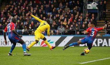 Chelsea: Sarri bemoans injuries after Giroud limps off