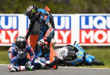 La carrera de Moto3 tuvo que se suspendida tras una caída múltiple en la sexta vuelta en la que McPhee y Bastianini terminaron atropellados.