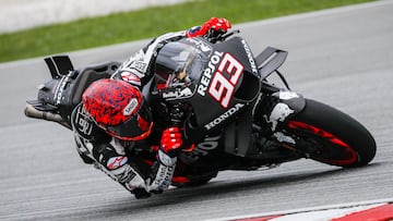 Sepang (Malaysia), 11/02/2023.- Spanish MotoGP rider Marc Marquez of Repsol Honda team in action during the second day of the MotoGP pre-season test session at the Sepang International Circuit, in Sepang, Malaysia, 11 February 2023. (Motociclismo, Ciclismo, Malasia) EFE/EPA/FAZRY ISMAIL