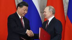 Russian President Vladimir Putin and China's President Xi Jinping shake hands during a signing ceremony following their talks at the Kremlin in Moscow on March 21, 2023. (Photo by Mikhail TERESHCHENKO / SPUTNIK / AFP) (Photo by MIKHAIL TERESHCHENKO/SPUTNIK/AFP via Getty Images)