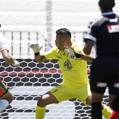 Cobresal vence a Colo Colo gracias a un doblete de Reynero