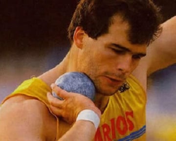 El exatleta tuvo la oportunidad de ser el abanderado nacional en dos ocasiones. Weil fue el segundo deportista en liderar a la delegación chilena en dos Juegos Olímpicos distintos: Seúl 1988 y Barcelona 1992.