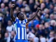 Danny Welbeck was on target twice at home as the Seagulls climb into the top half of the table. Liverpool miss the chance to catch up with United.