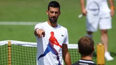 Novak Djokovic, durante un entrenamiento en Wimbledon.