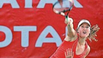 <b>SIN COMPLEJOS. </b>Peer ataca la bola durante su primer partido en Doha.