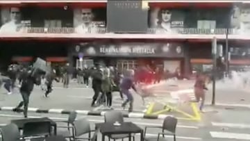 Ultras de Barça y Valencia sembrando el terror en Mestalla