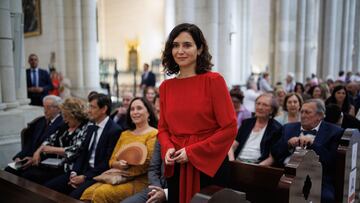 La presidenta de la Comunidad de Madrid, Isabel Díaz Ayuso, asiste a la solemne eucaristía con la que se da inicio al ministerio episcopal de monseñor José Cobo como arzobispo de Madrid, en la Catedral de Santa María la Real de la Almudena, a 8 de julio de 2023, en Madrid (España). José Cobo es el nuevo arzobispo de Madrid desde el pasado mes de junio cuando sustituyó a Carlos Osoro que llevaba ocupando el cargo desde hace casi diez años, desde octubre de 2014. Ahora, Osoro, ha pasado a ser arzobispo emérito administrador apostólico. José Cobo Cano tiene 57 años y es, desde 2017, el obispo auxiliar de Madrid. Además, en la Conferencia Episcopal Española (CEE) es miembro de la Comisión Episcopal de Pastoral Social y promoción humana desde marzo de 2020.
08 JULIO 2023;MISA;EUCARESTÍA;RELIGIÓN;PP;PARTIDO POPULAR;CAMPAÑA;23J;
Alejandro Martínez Vélez / Europa Press
08/07/2023