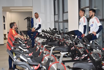 Álvaro Montero, Camilo Vargas y Aldair Quintana estuvieron haciendo trabajo físico y de reacción en el hotel donde están concentrando y esperando desde este martes comenzar los entrenamientos con el resto del grupo y Éder Chaux, último arquero convocado ante la baja de David Ospina.