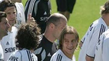 <B>GUTI.</B> Salgado ha declarado que lamentaría la marcha de Guti y cree que Casillas y Helguera merecen renovar.