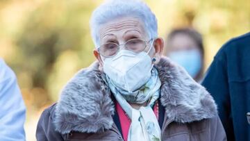 Araceli, la primera mujer en vacunarse de la COVID, cumple 100 años