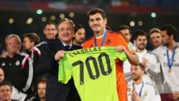 Casillas, con la camiseta por su partido 700.