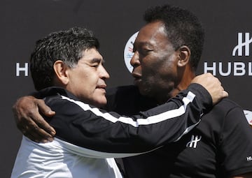 Diego Armando Maradona y Pelé, seguramente los dos mejores jugadores de la historia del fútbol, tuvieron una relación de altibajos, pero lo que nunca quedó en duda la admiración que sentían el uno por el otro.