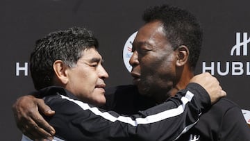 Diego Armando Maradona y Pelé, seguramente los dos mejores jugadores de la historia del fútbol, tuvieron una relación de altibajos, pero lo que nunca quedó en duda la admiración que sentían el uno por el otro.