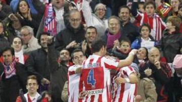 <b>FESTEJO. </b>El Atlético celebra un gol ante Osasuna en el Calderón.