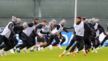 La selecci&oacute;n inglesa durante un entrenamiento. 