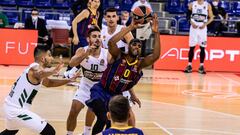 Brandon Davies of Fc Barcelona competes with Ioannis Papapetrou of Panathinaikos OPAP  during the Turkish Airlines EuroLeague match between  Fc Barcelona and Panathinaikos OPAP  at Palau Blaugrana on October 15, 2020 in Barcelona, Spain.
 AFP7 
 15/10/2020 ONLY FOR USE IN SPAIN