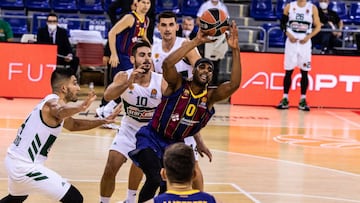 Brandon Davies of Fc Barcelona competes with Ioannis Papapetrou of Panathinaikos OPAP  during the Turkish Airlines EuroLeague match between  Fc Barcelona and Panathinaikos OPAP  at Palau Blaugrana on October 15, 2020 in Barcelona, Spain.
 AFP7 
 15/10/2020 ONLY FOR USE IN SPAIN