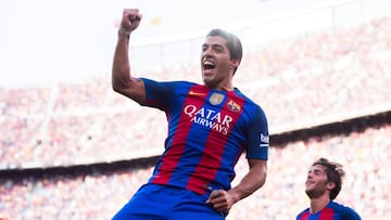 Luis Suárez celebra el cuarto gol ante el Betis.