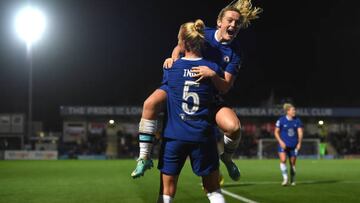 KINGSTON UPON THAMES, ENGLAND - NOVEMBER 23: Sophie Ingle of Chelsea celebrates with teammate Erin Cuthbert after scoring her team's first goal during the UEFA Women's Champions League group A match between Chelsea FC and Real Madrid at Kingsmeadow on November 23, 2022 in Kingston upon Thames, England. (Photo by Harriet Lander - Chelsea FC/Chelsea FC via Getty Images)