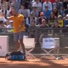 Kyrgios pierde totalmente los papeles y termina a patadas y lanzando una silla a la pista