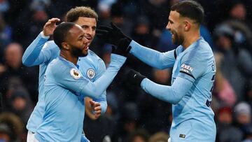 Raheem Sterling celebra el tercer gol del partido ante Everton 