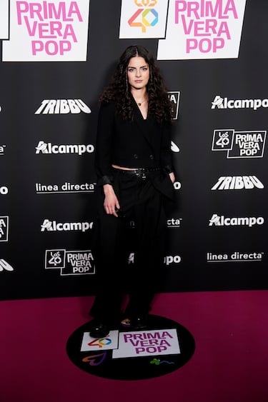 La cantante Lucía de la Puerta posa en la alfombra roja de LOS40 Primavera Pop.