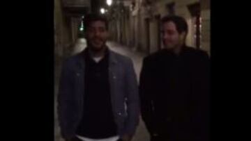 Carlos Vela cantando en San Sebastián