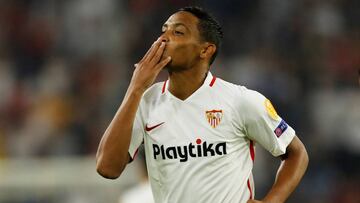 Luis Fernando Muriel celebrando un gol con el Sevilla ante Akhisar por Europa League