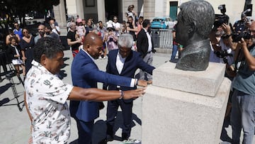 Deportivo de La Coruña Bebeto y Mauro silva ofrenda floral Arsenio Iglesias