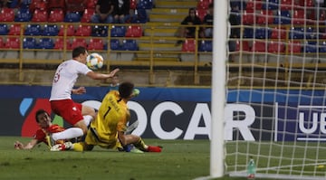 Oyarzabal anot¨® el 2-0.