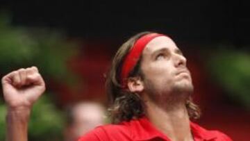 <b>CARA Y CRUZ.</b> Feliciano López pasó de ronda al derrotar al tenista colombiano Santiago Giraldo, pero paso apuros debido al bajo porcentaje de primeros servicios. Juan Carlos Ferrero, por su parte, no pudo pasar de ronda al caer derrotado ante Melzer por 7-5 y 6-3.