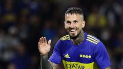 Boca Juniors' forward Dario Benedetto (R) gestures next Colon's defender Facundo Garces during their Argentine Professional Football League match at La Bombonera stadium in Buenos Aires, on February 13, 2022. (Photo by ALEJANDRO PAGNI / AFP)