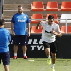 Valencia: fichajes a escena ante la maratón de partidos