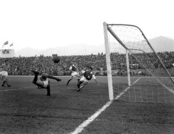 El 10 de agosto de 1938 se inauguró el Estadio Nemesio Camacho El Campín. Así se veía el estadio en la época del Dorado.