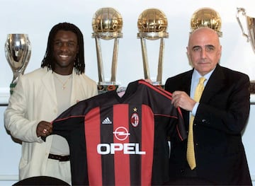 Seedorf llegó al AC Milan en la temporada 02/03 y estuvo hasta la temporada 11/12. Equipo con el que ganó dos Ligas italianas entre otros muchos títulos.