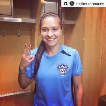 Junto con su hermana, lleva varios años en el fútbol de Estados Unidos. Actualmente milita en Houston Aces. En el 2008 ganó el Sudamericano Chile Sub 17 y disputó el Mundial de esa categoría de Nueva Zelanda en ese mismo año. A diferencia de su gemela, ha tenido más rodaje en la Selección de mayores, registrando 4 goles y participaciones en Copa América (2014) y Mundial sub 20 (2010).