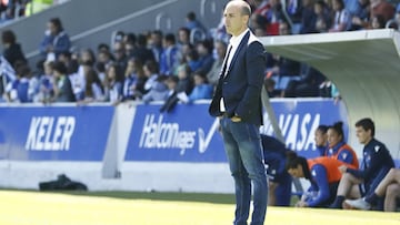 Sánchez Vera en el banquillo del Atlético.