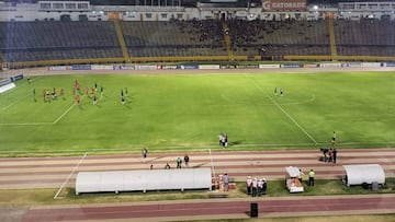 ¡Insólito! En Ecuador, el cuarto árbitro miró la jugada en una cámara al estilo VAR y anuló un penal cobrado