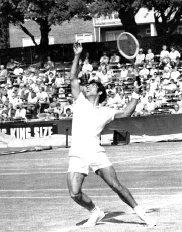 En 1966 conquist¨® los t¨ªtulos juniors de Wimbledon y el Orange Bowl