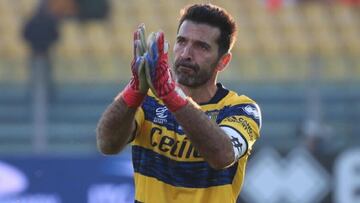 ¡No lo podrás creer! Buffon posó con la camiseta de Colo Colo