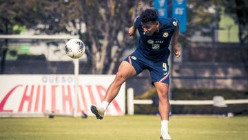 Roger Mart&iacute;nez en un entrenamiento del Club Am&eacute;rica de M&eacute;xico