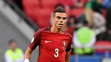 Ganador de dos trofeos de la Champions League con el Real Madrid, Pepe ha sido uno de los mejores centrales de Portugal. En la Euro de 2016, fue uno de los más destacados del torneo para otorgarle a su selección su primer trofeo internacional.