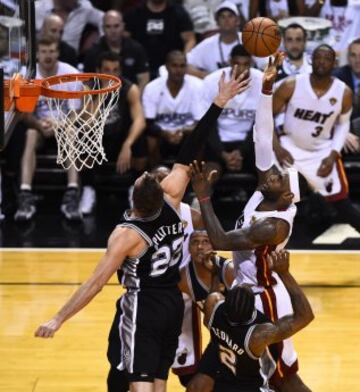 LeBron tiró de su equipo en el primer cuarto y desapareció después. Pareció fuera del partido en el último cuarto.