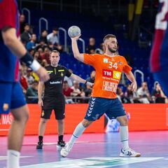 Los Cikusa animan a un Palau que bosteza