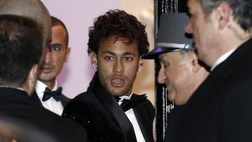 Neymar festejó sus 26 años con toda la plantilla del PSG