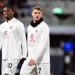 El tiempo se le agota a Santiago Giménez en Milan