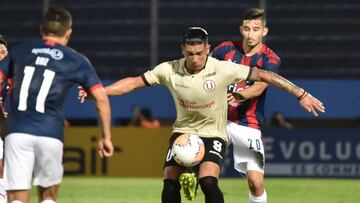 Peru's Universitario player Nelinho Quina (front) vies for the ball with Paraguay's Cerro Porteno player Mathias Villasanti during their Copa Libertadores football match at Pablo Rojas Stadium, in Asuncion, Paraguay, on February 12, 2020. (Photo